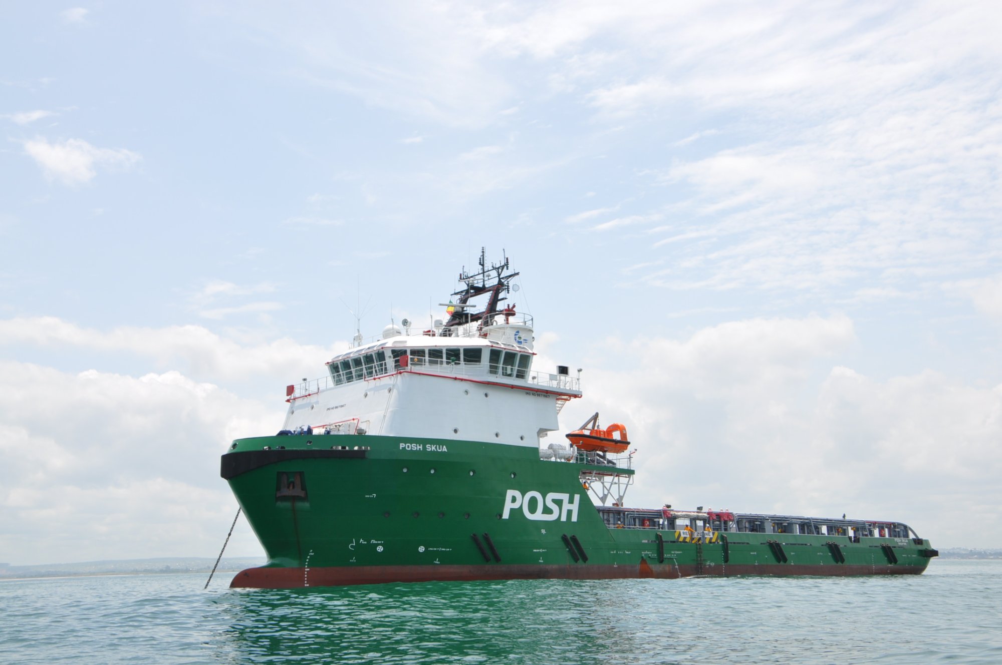 AHTS Adventurous off Cape Town